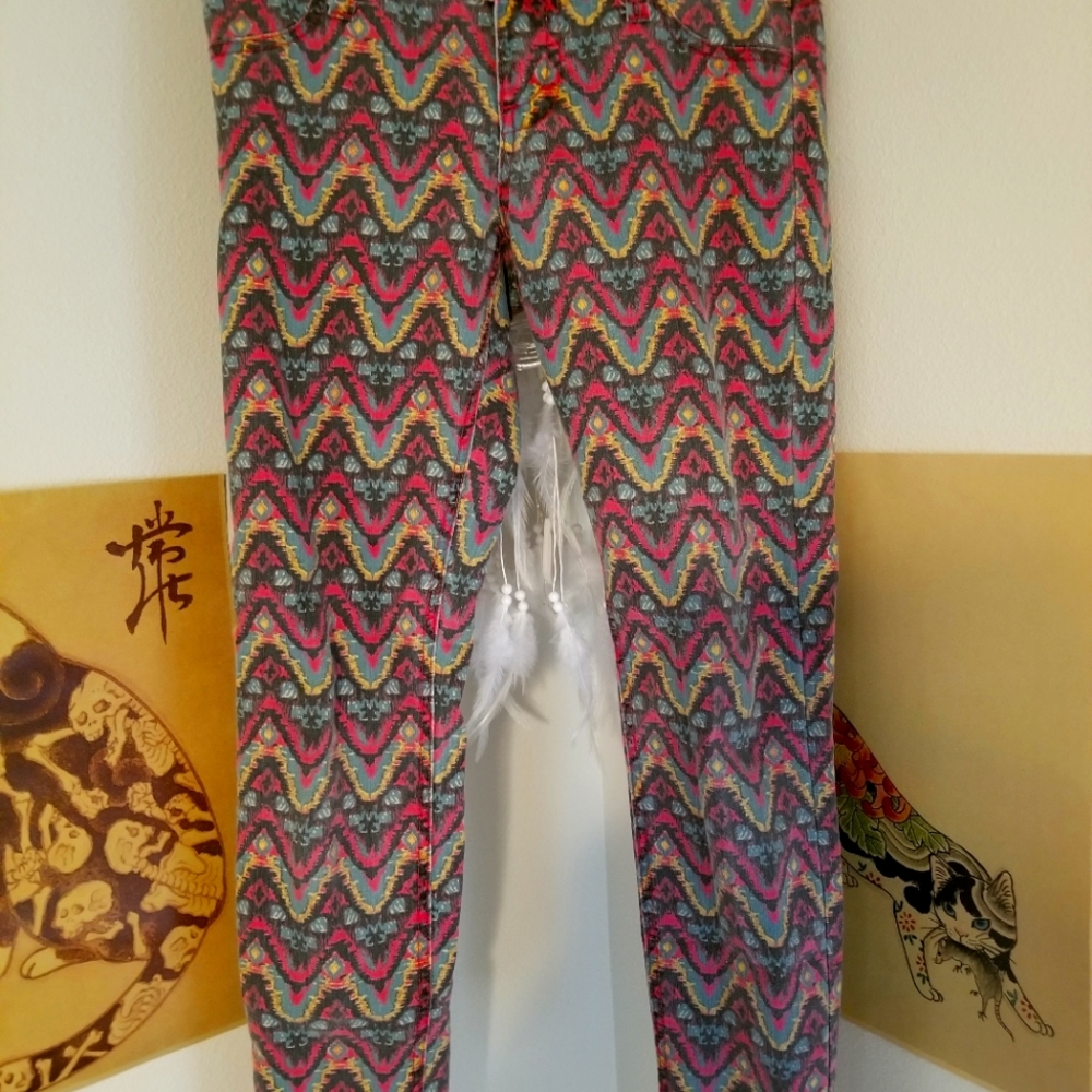 Super cute Tribal SF Blue skinny jeans